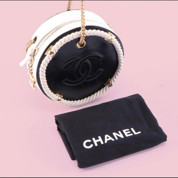 Chanel En Vogue Small Round Bag - Picture 3 of 11